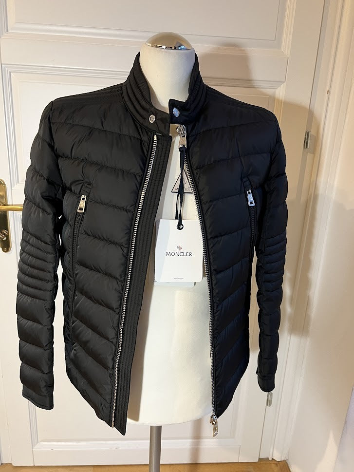 Moncler AMIOT سترة قصيرة أسفل