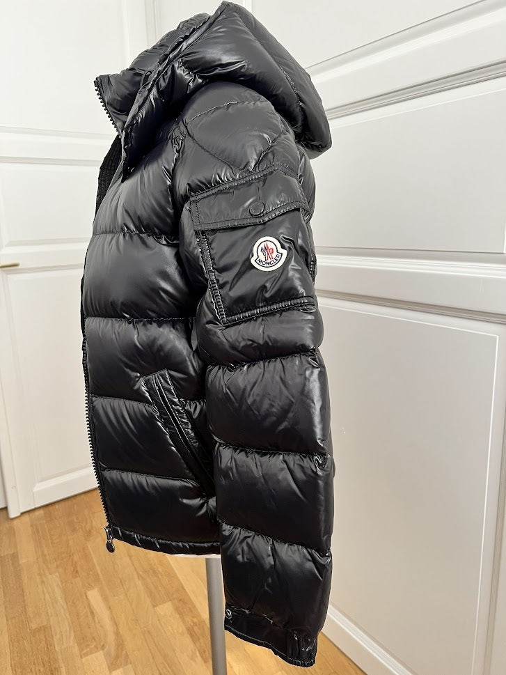 سترة قصيرة من Moncler MAYA