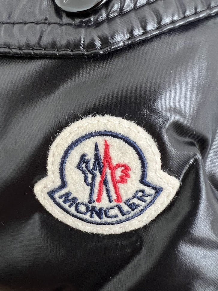 سترة قصيرة من Moncler MAYA