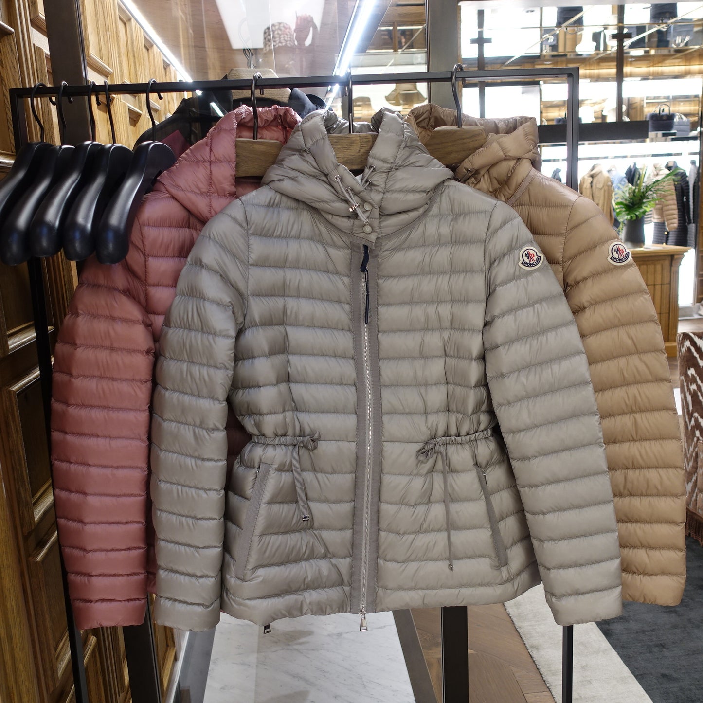 سترة قصيرة من Moncler RAIE
