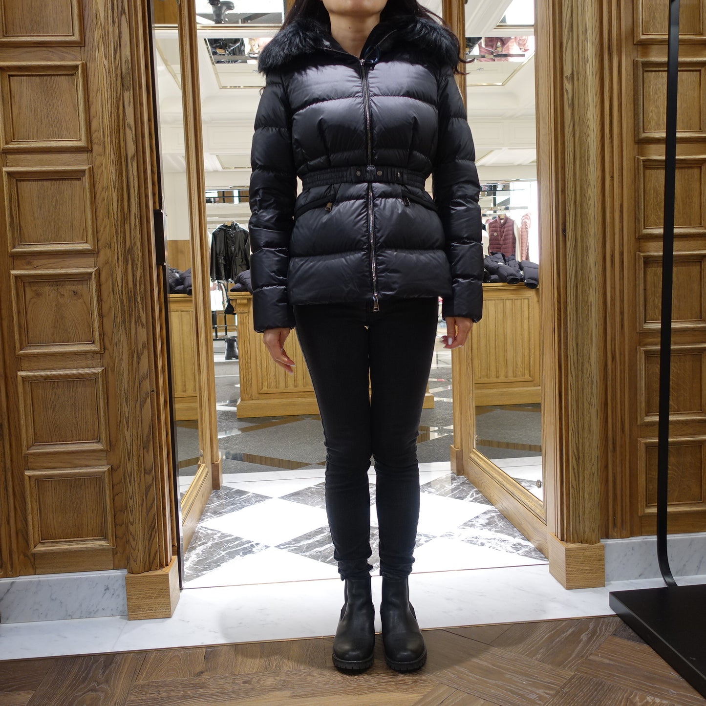 Moncler BOED سترة قصيرة أسفل