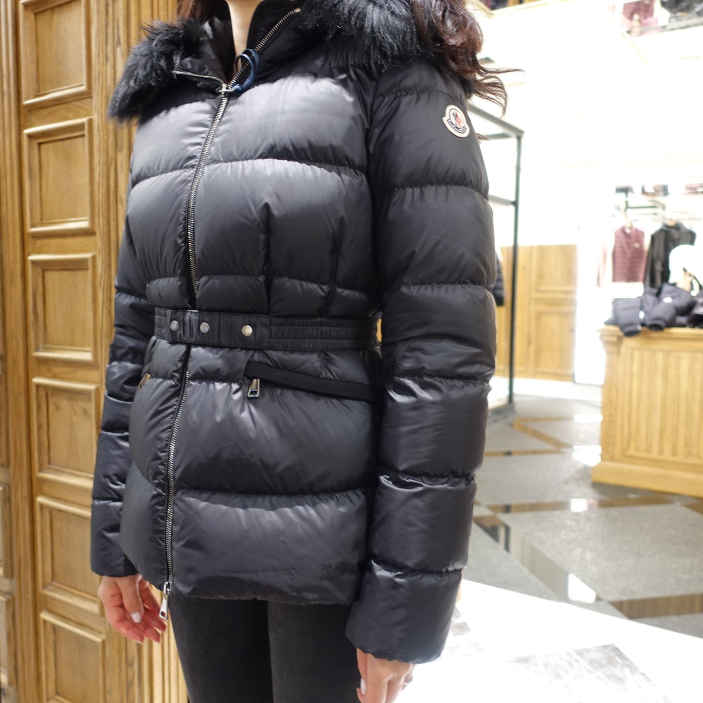 Moncler BOED سترة قصيرة أسفل