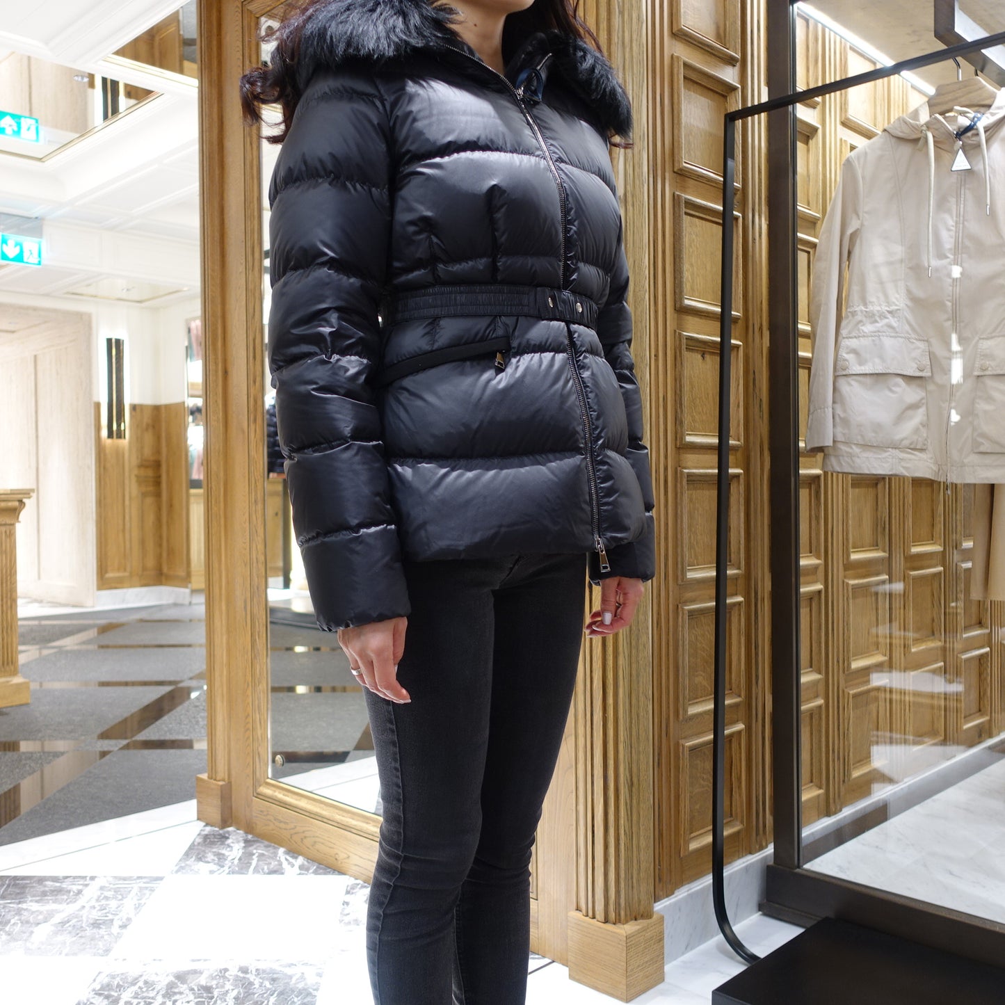 Moncler BOED سترة قصيرة أسفل