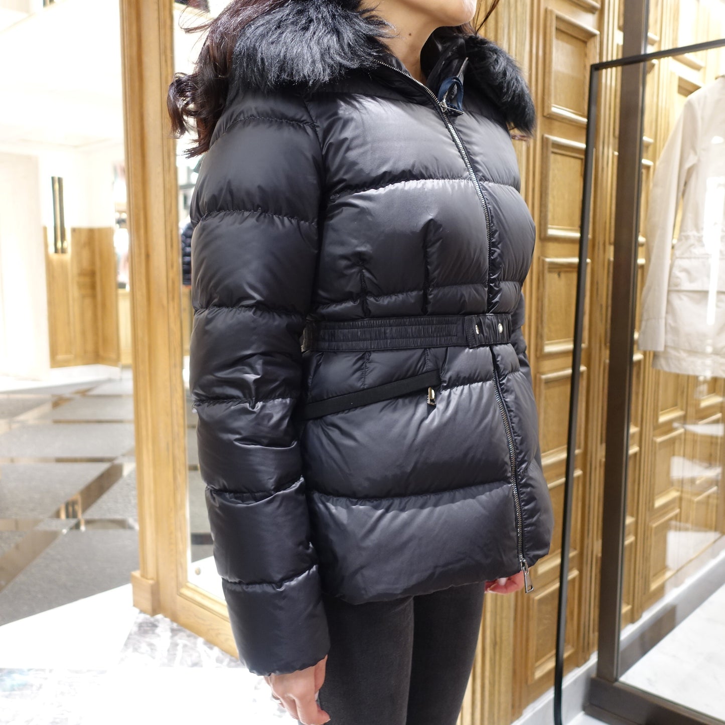 Moncler BOED سترة قصيرة أسفل
