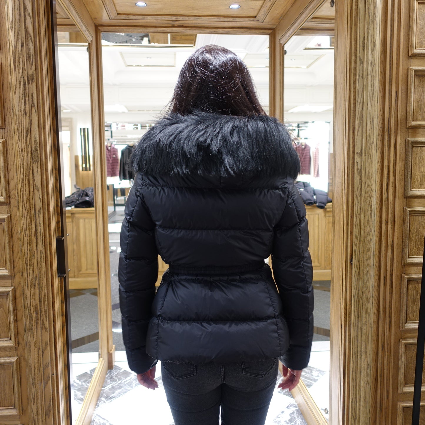 Moncler BOED سترة قصيرة أسفل