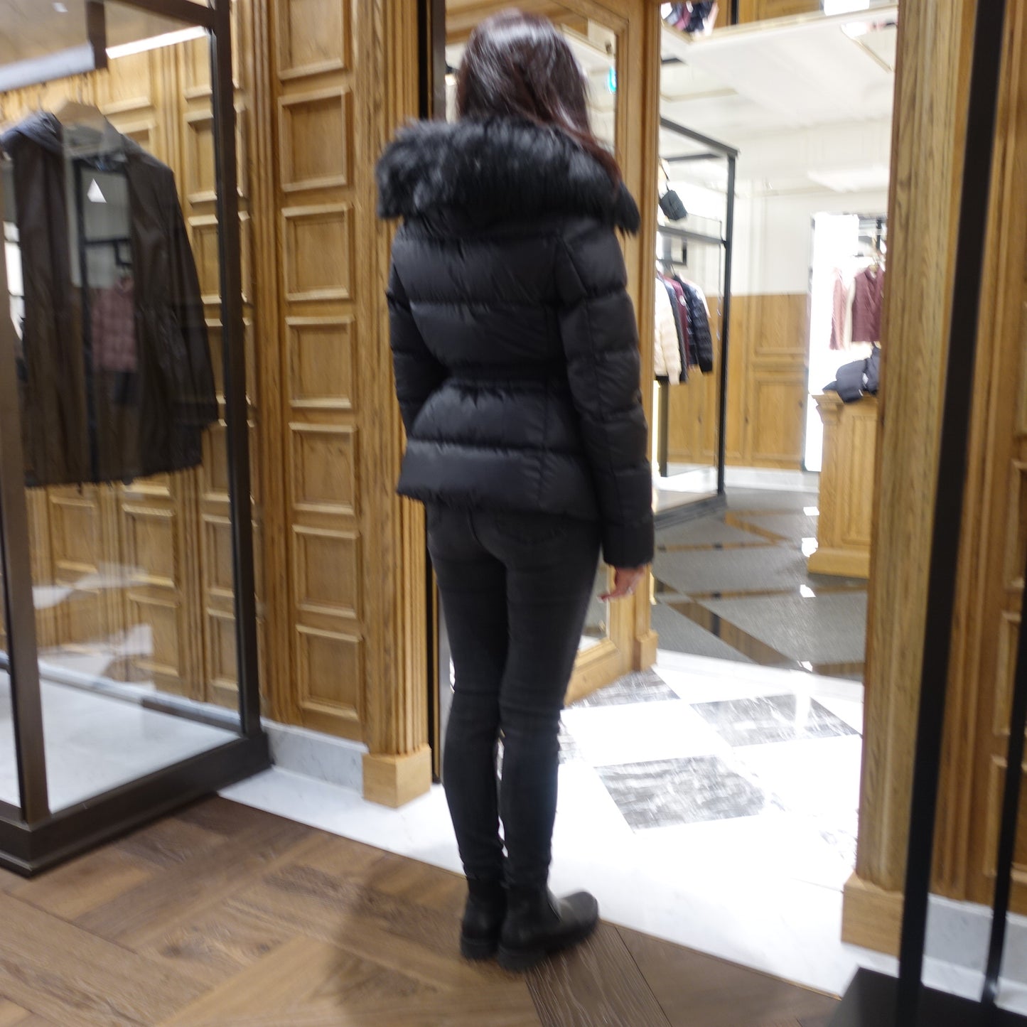 Moncler BOED سترة قصيرة أسفل