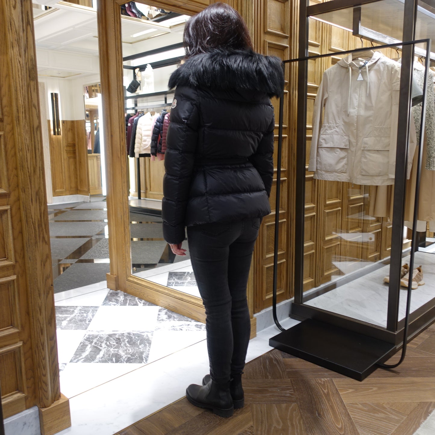 Moncler BOED سترة قصيرة أسفل