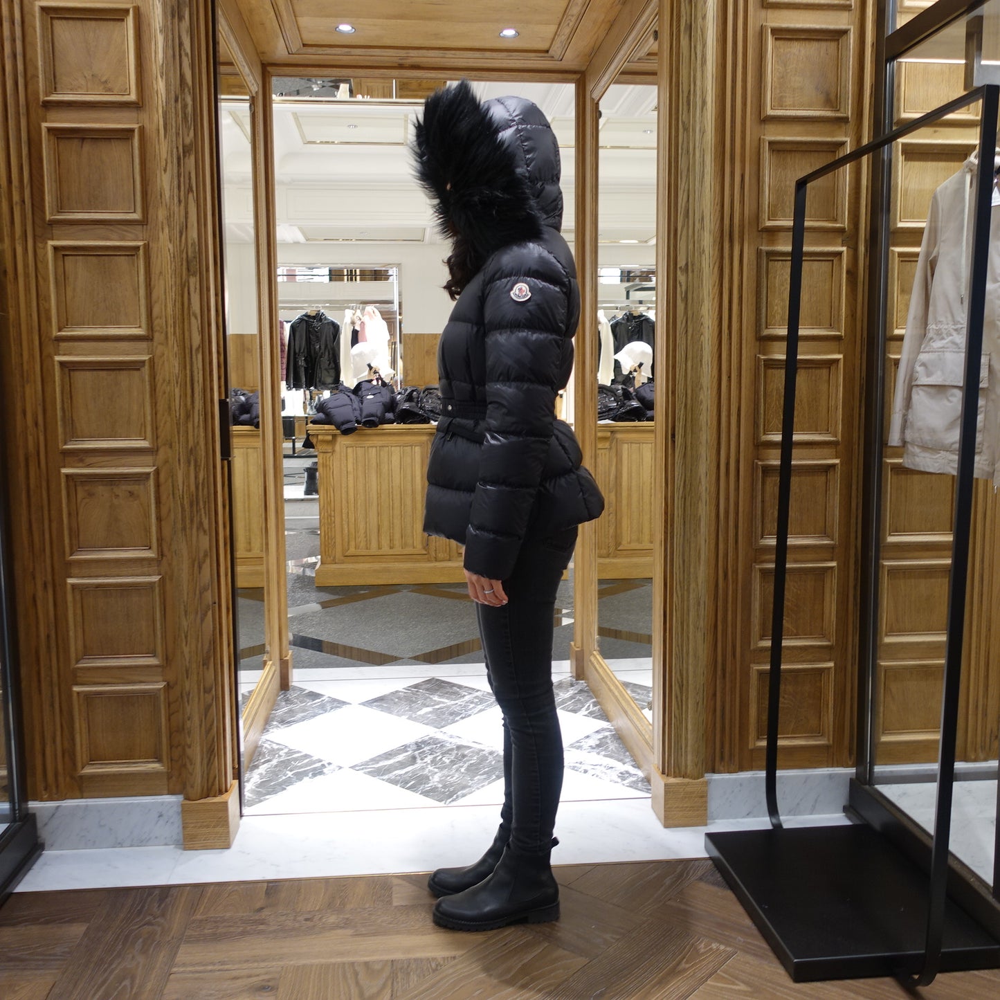 Moncler BOED سترة قصيرة أسفل