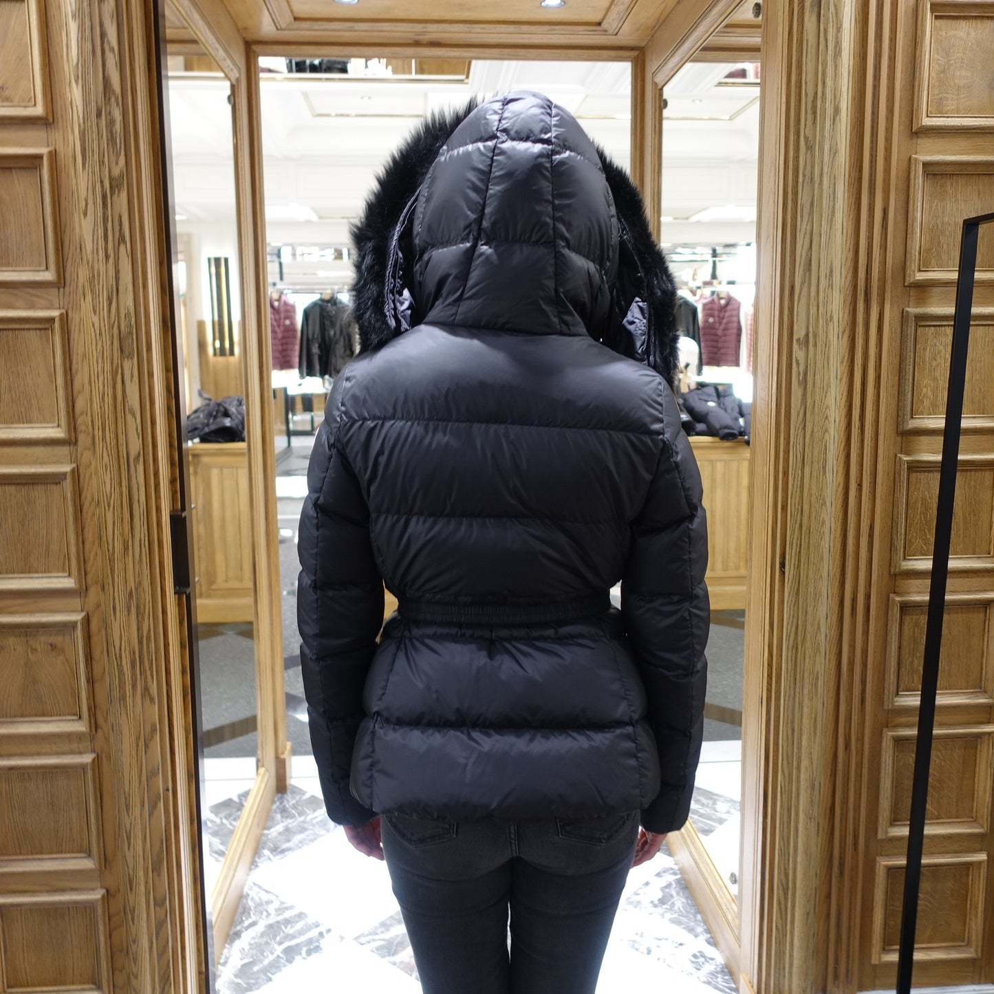 Moncler BOED سترة قصيرة أسفل