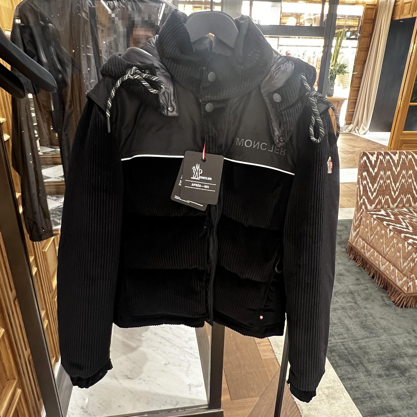 Moncler DESOT short down jacket