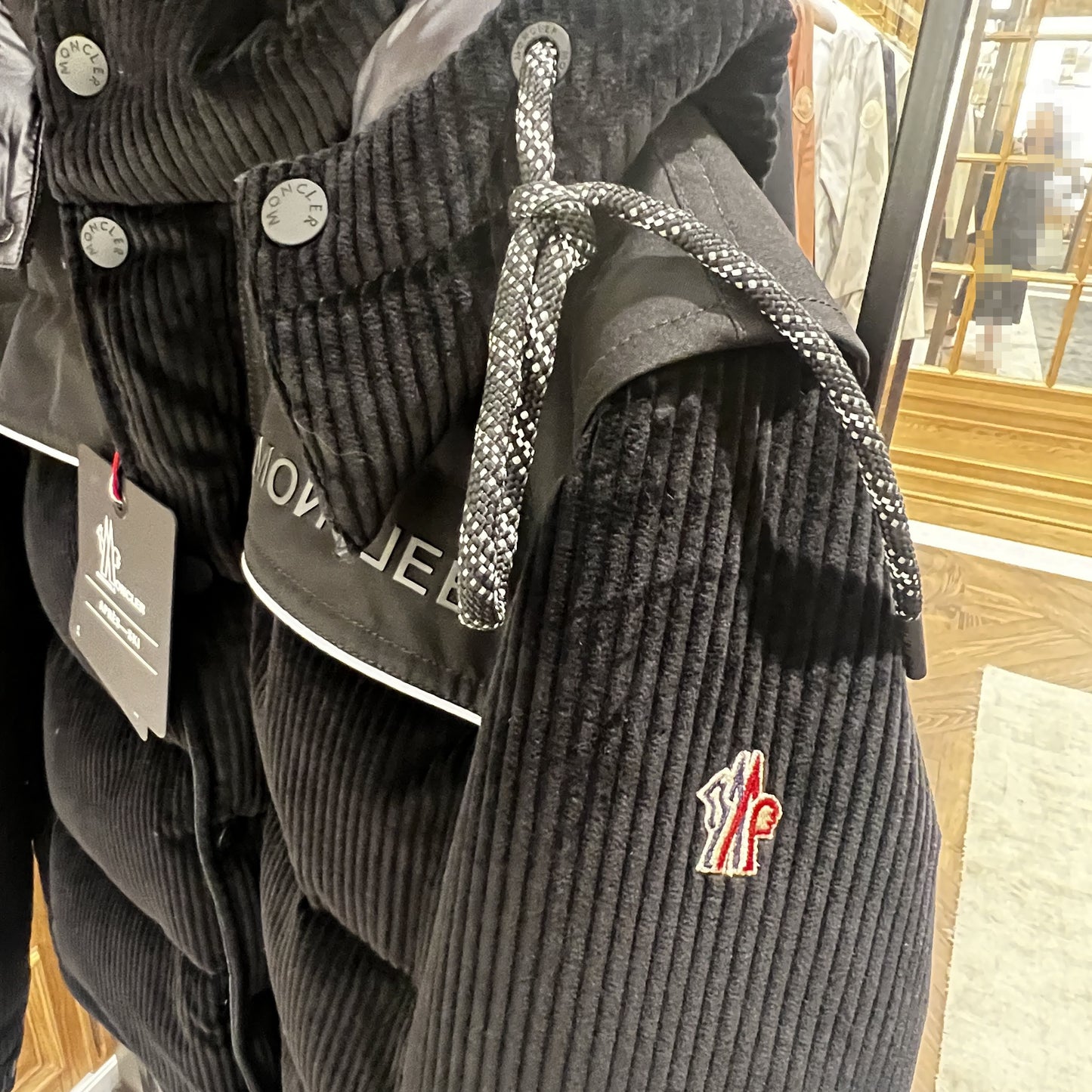 Moncler DESOT short down jacket