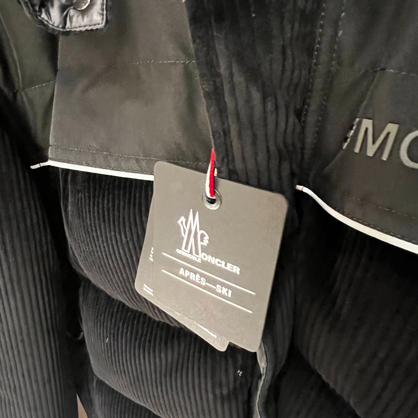 Moncler DESOT short down jacket
