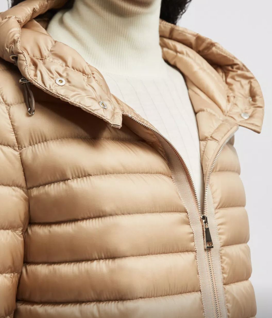 سترة قصيرة من Moncler RAIE
