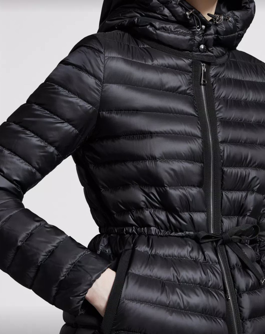 سترة قصيرة من Moncler RAIE
