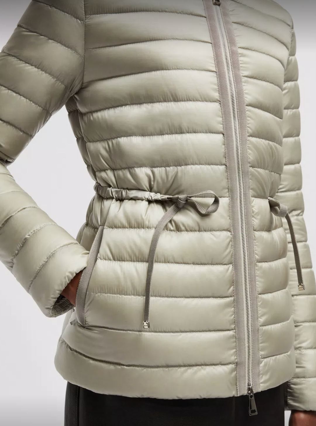 سترة قصيرة من Moncler RAIE