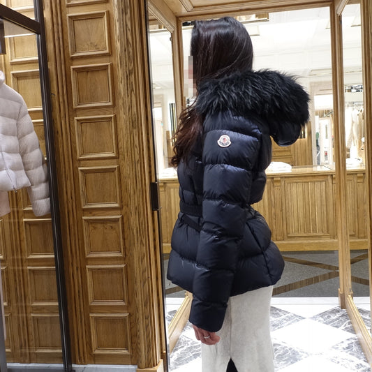 Moncler BOED سترة قصيرة أسفل