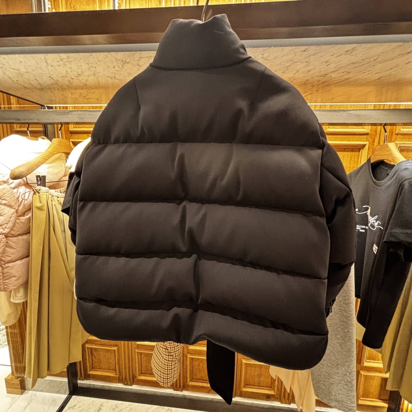 جاكيت مونكلر قصير مبطن بالريش (رجالي) 6 كجم