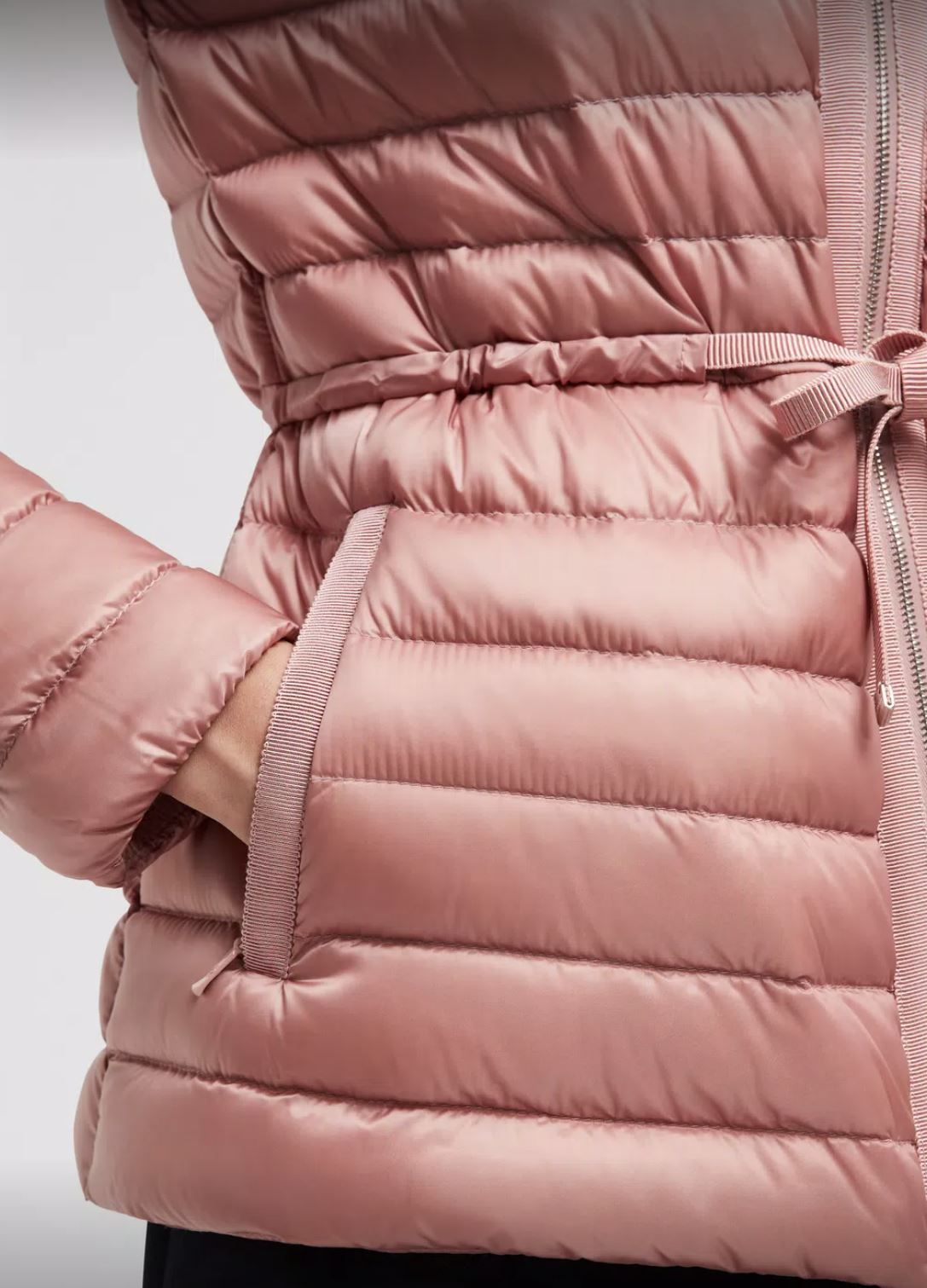 سترة قصيرة من Moncler RAIE