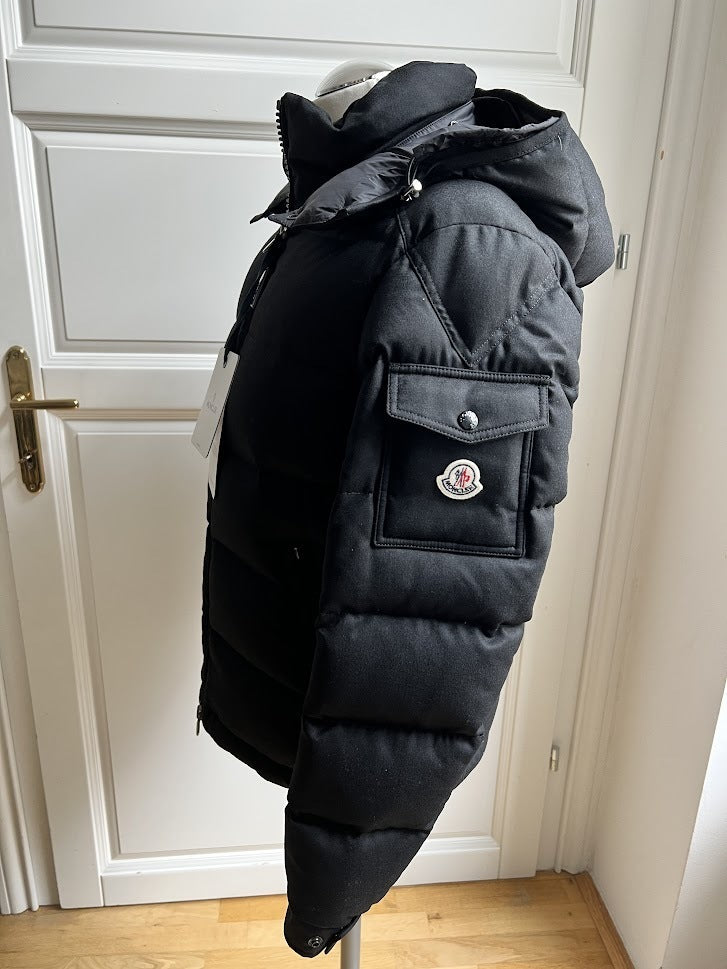 Moncler MONTGENEVRE short down jacket