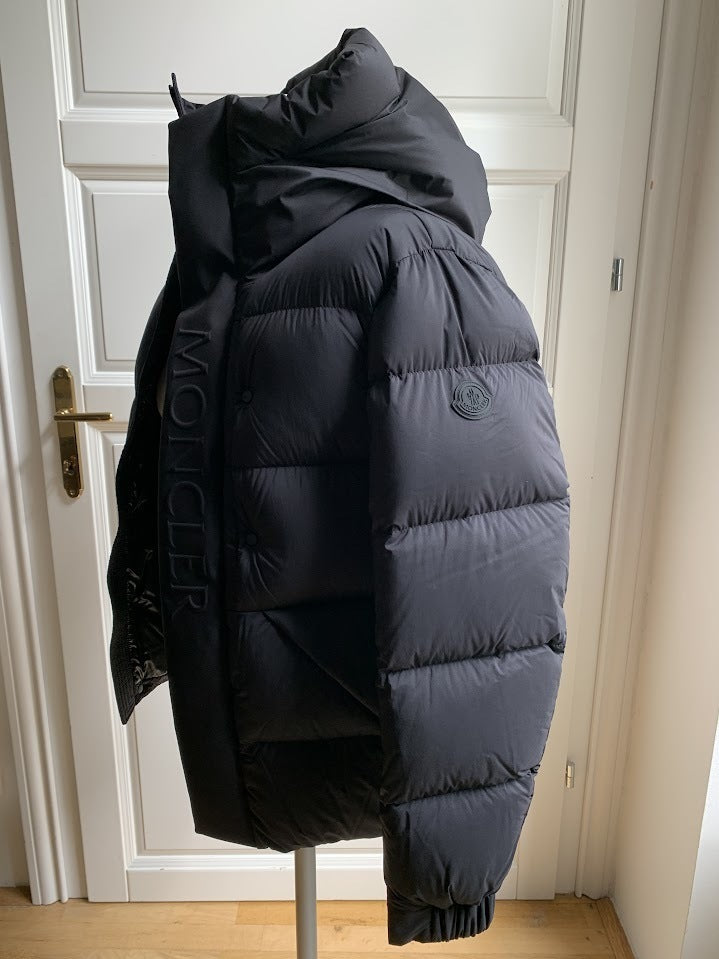 Moncler MADEIRA short down jacket