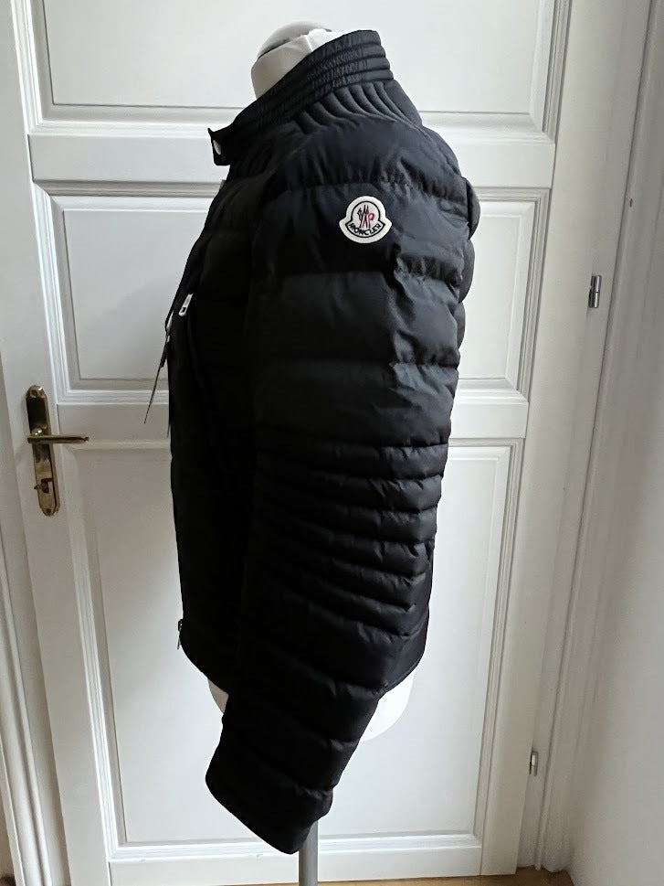 Moncler AMIOT short down jacket