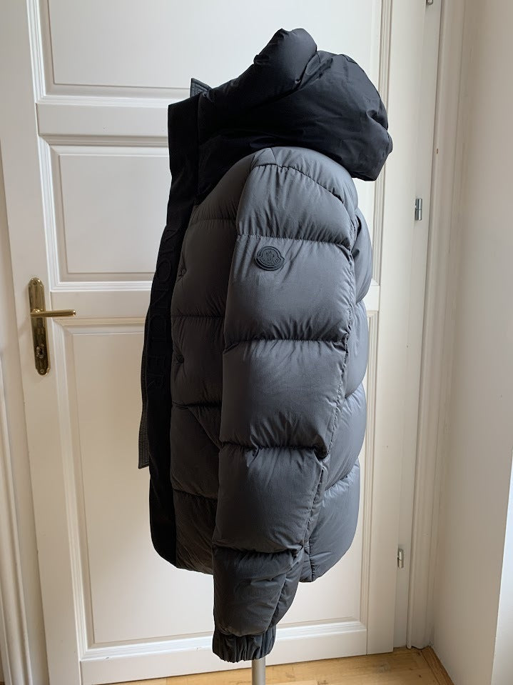 Moncler MADEIRA short down jacket