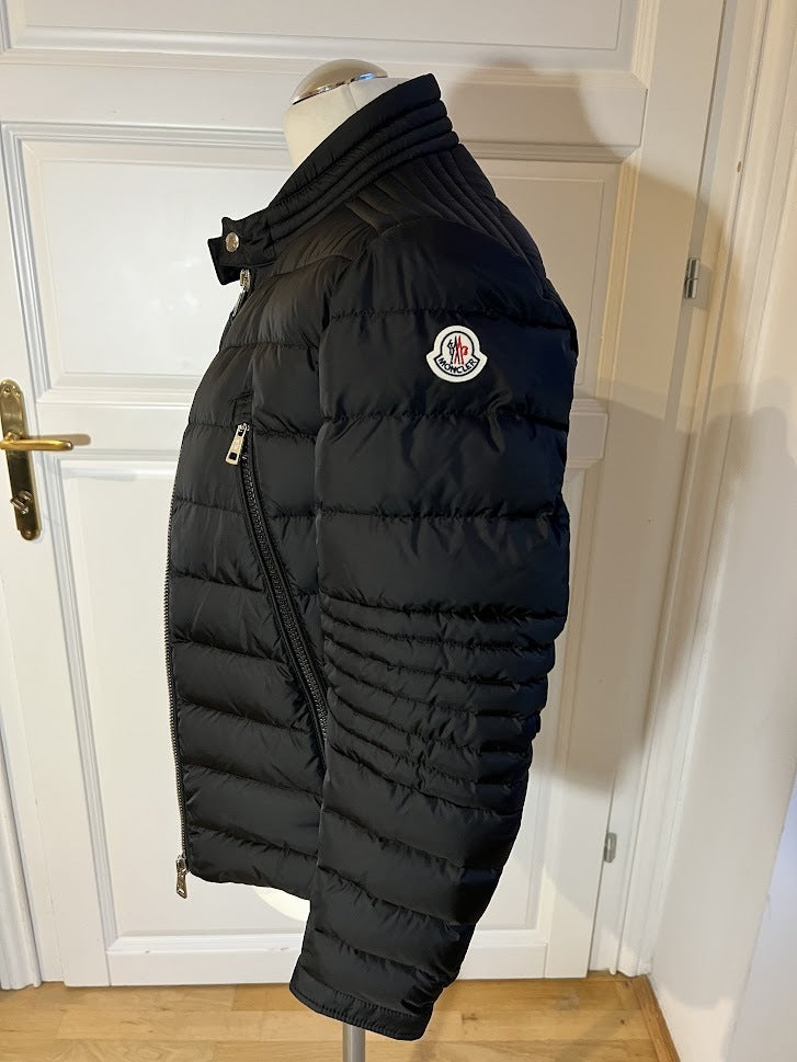 Moncler AMIOT short down jacket