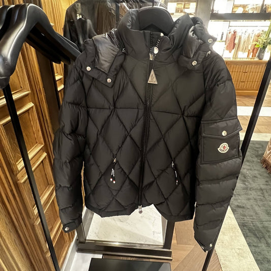 Moncler   AVEROLE   ショートダウンジャケット