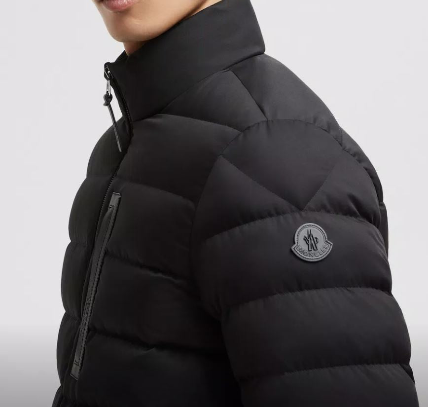 Moncler  LAURIOLLE ショートダウンジャケット  2色