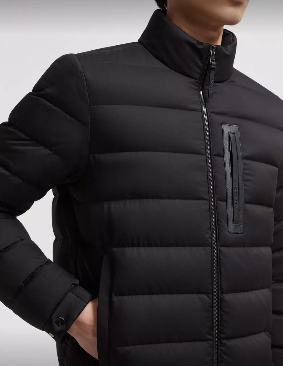 Moncler  LAURIOLLE ショートダウンジャケット  2色