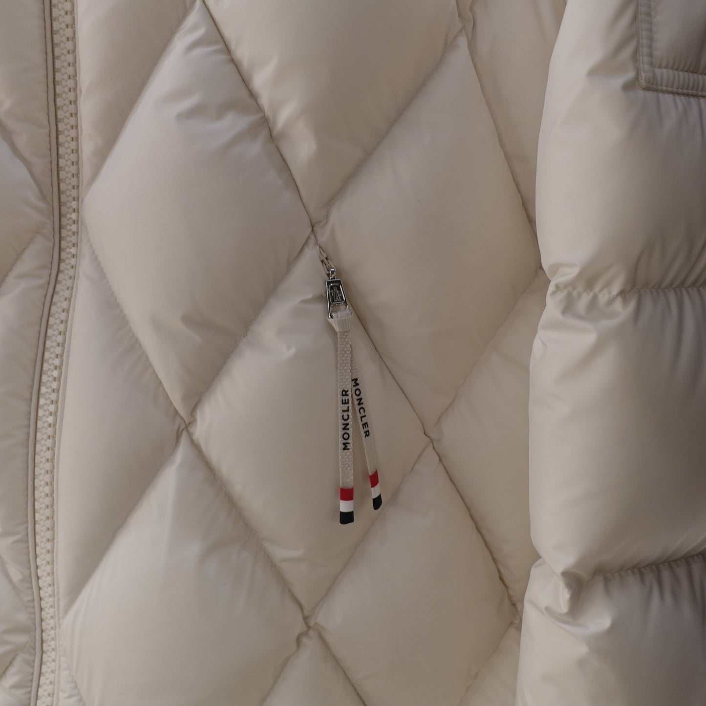 Moncler   AVEROLE   ショートダウンジャケット