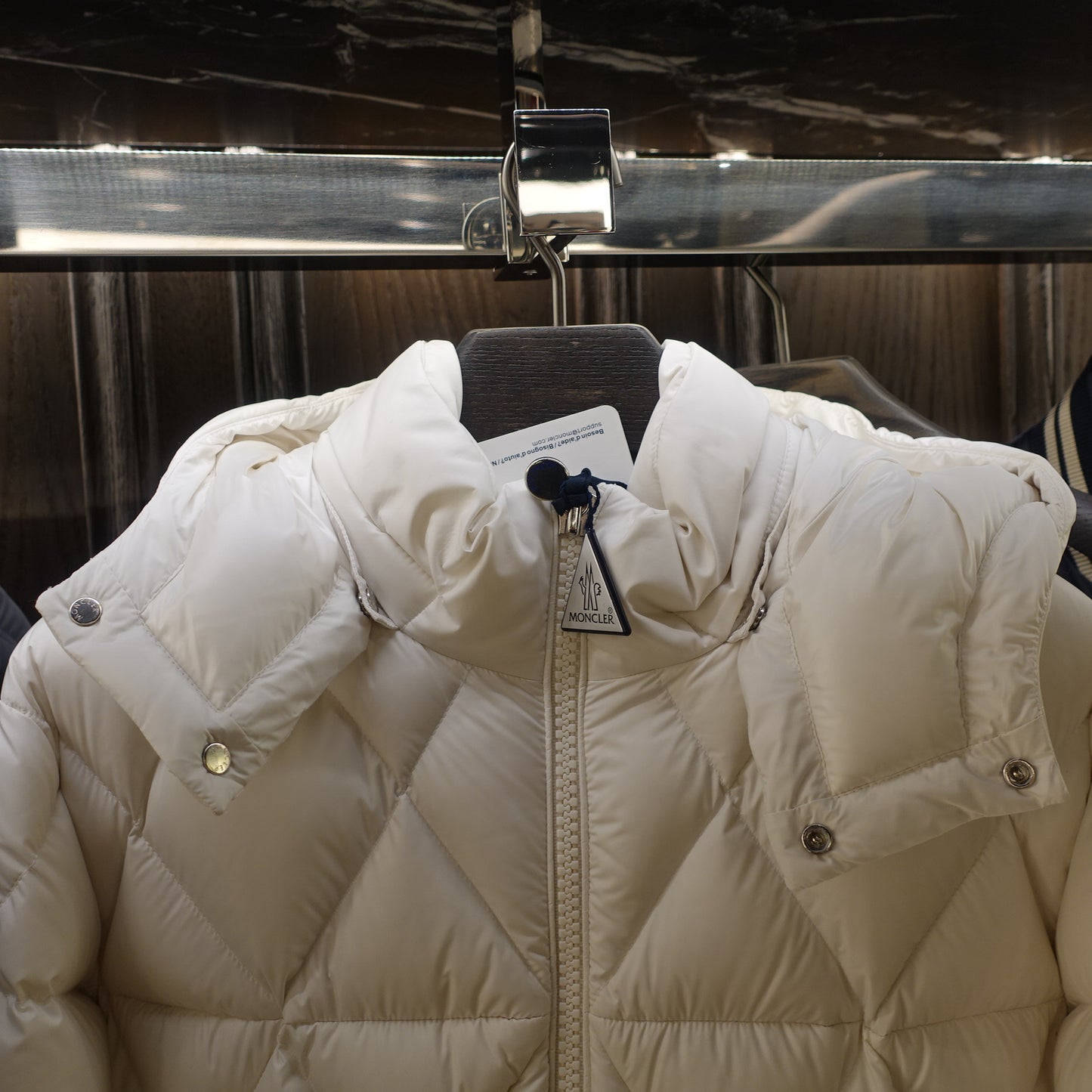 Moncler   AVEROLE   ショートダウンジャケット