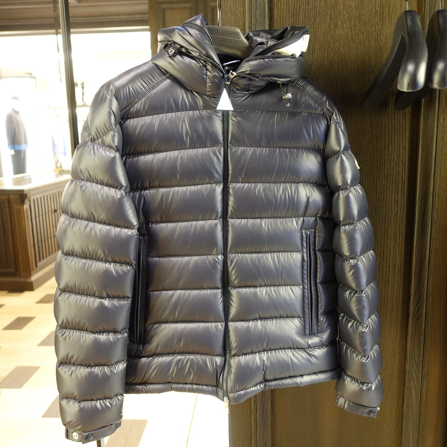 Moncler BESINES short down jacket