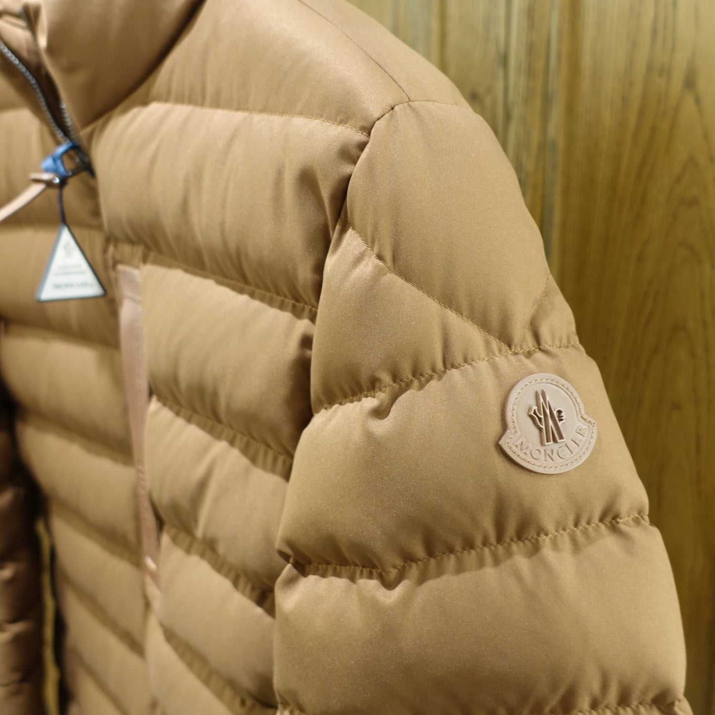 Moncler  LAURIOLLE ショートダウンジャケット  2色