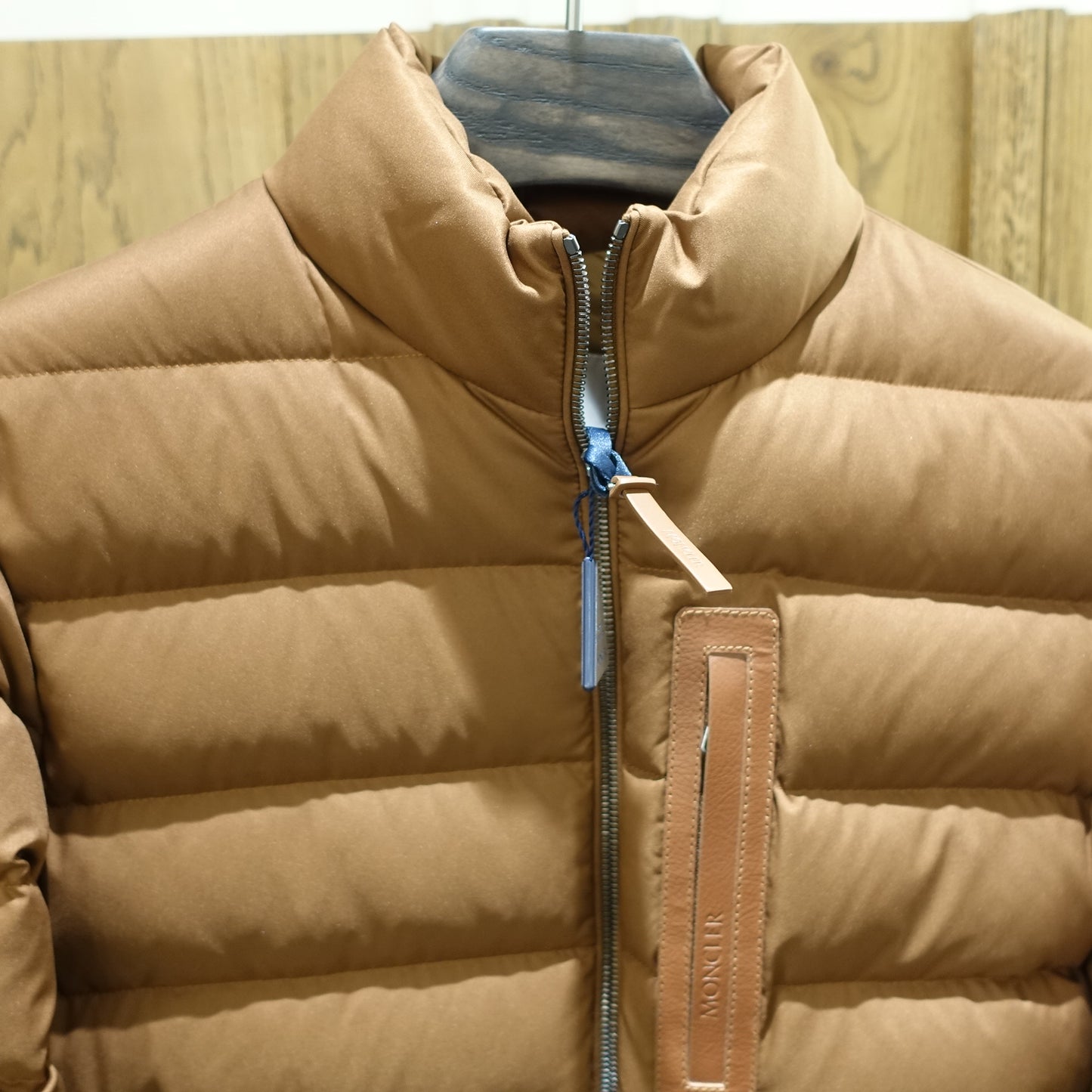 Moncler  LAURIOLLE ショートダウンジャケット  2色