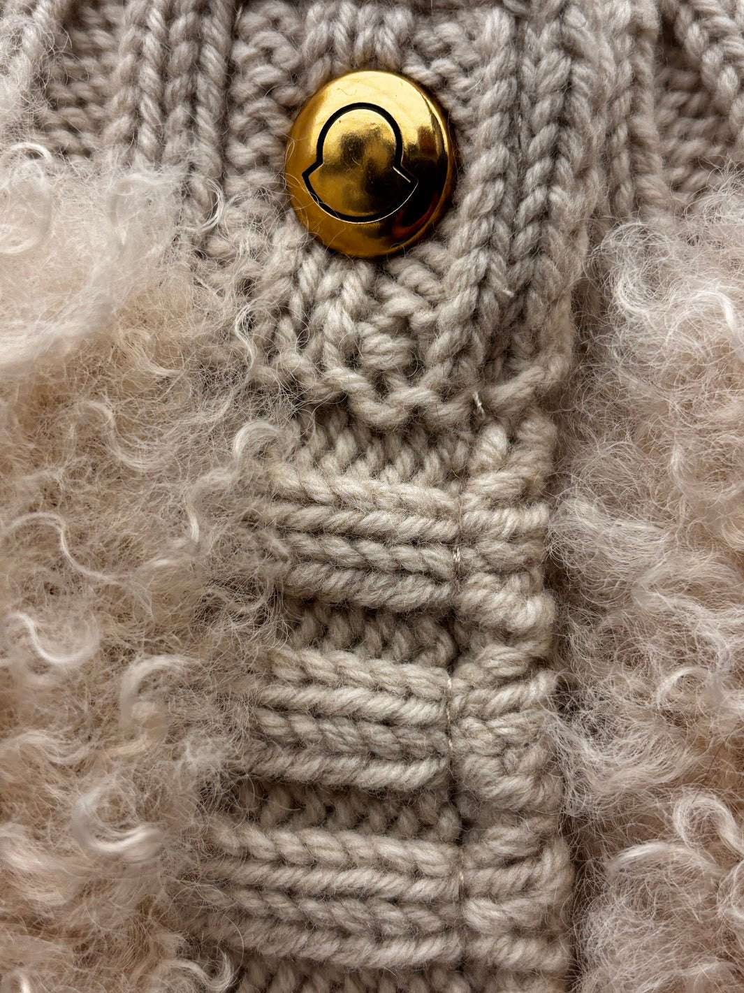 كارديجان مونكلر المبطن من الصوف والدب 