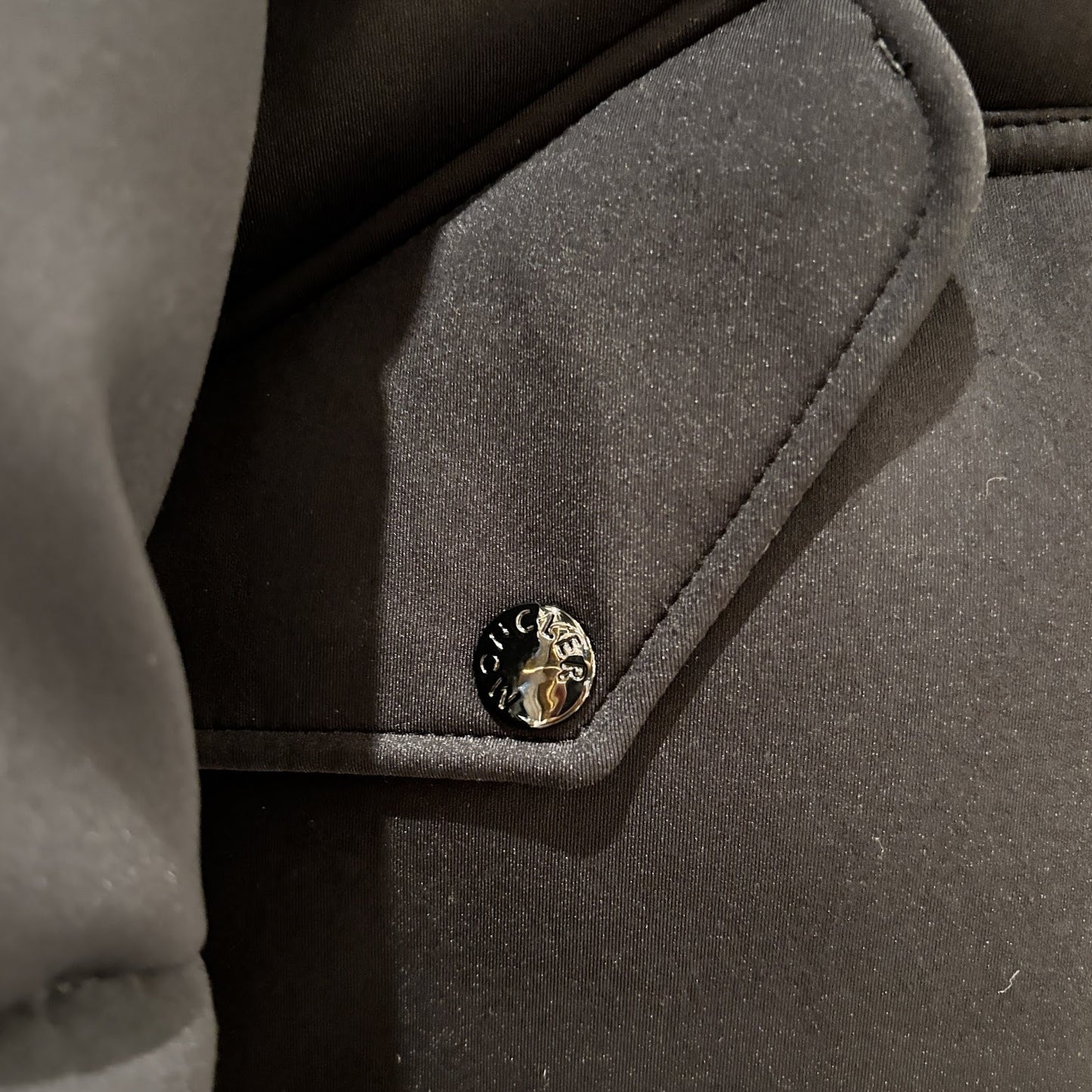 جاكيت مونكلر قصير مبطن بالريش (رجالي) 6 كجم