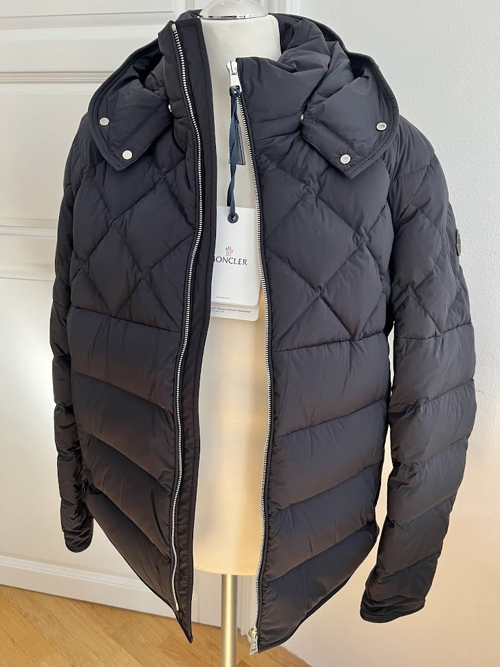 Moncler  CECAUD  ショートダウンジャケット