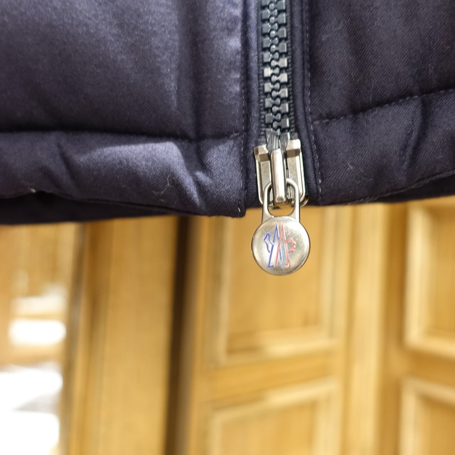 سترة قصيرة من Moncler MONTGENEVRE