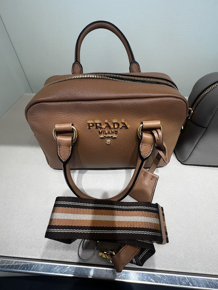 ♪直営アウトレット♪PRADA　ハンドバッグ 1BB108