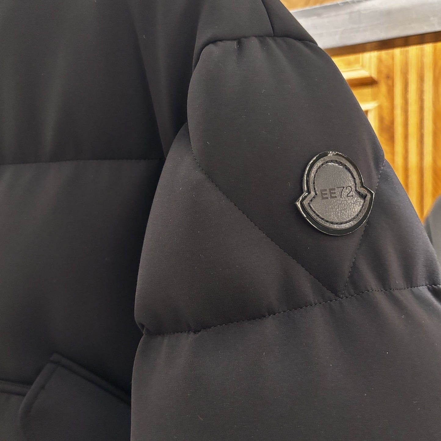 جاكيت مونكلر قصير مبطن بالريش (رجالي) 6 كجم