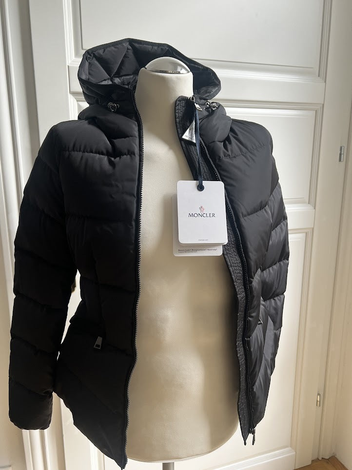Moncler  Avoce ショートダウンジャケット  限定2