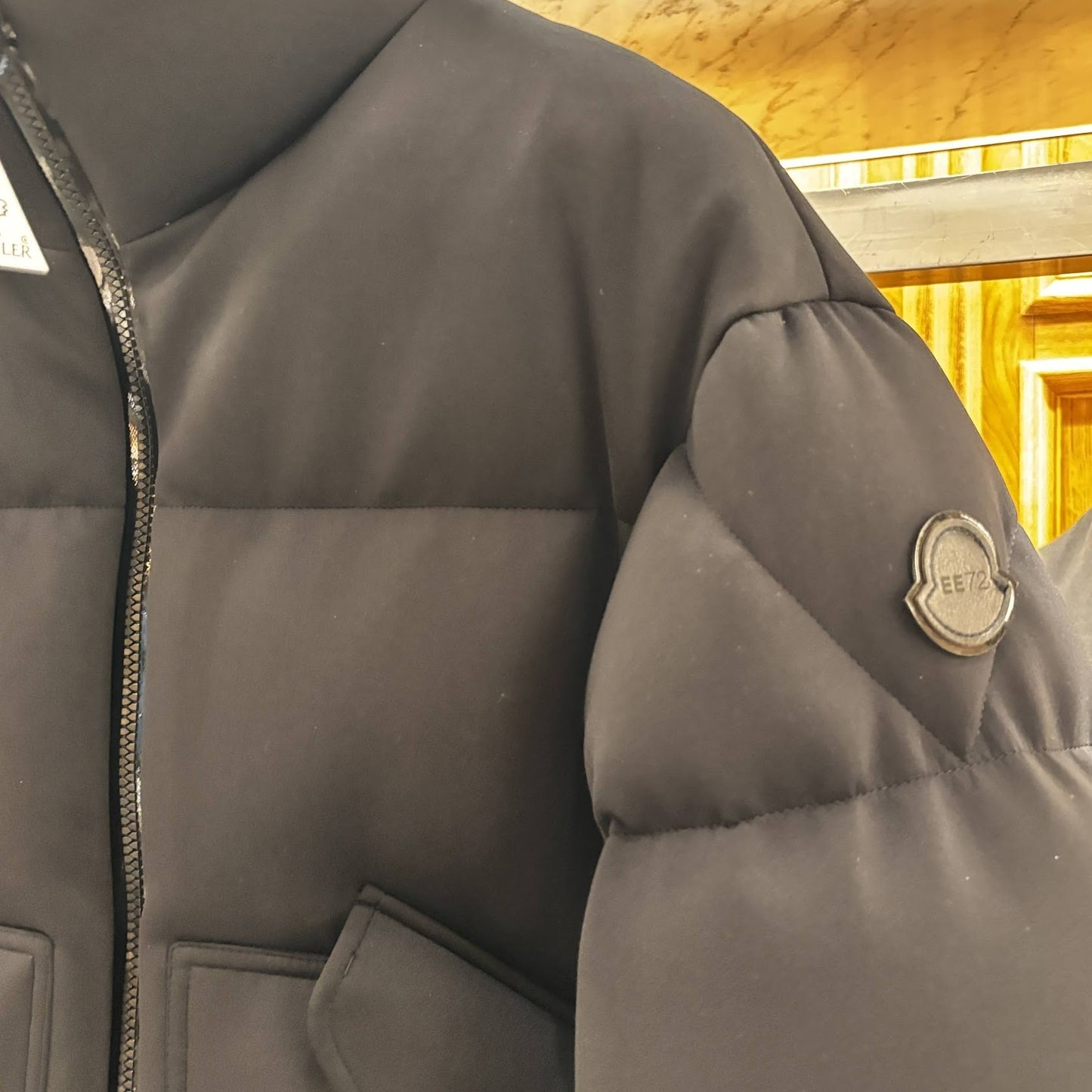 جاكيت مونكلر قصير مبطن بالريش (رجالي) 6 كجم